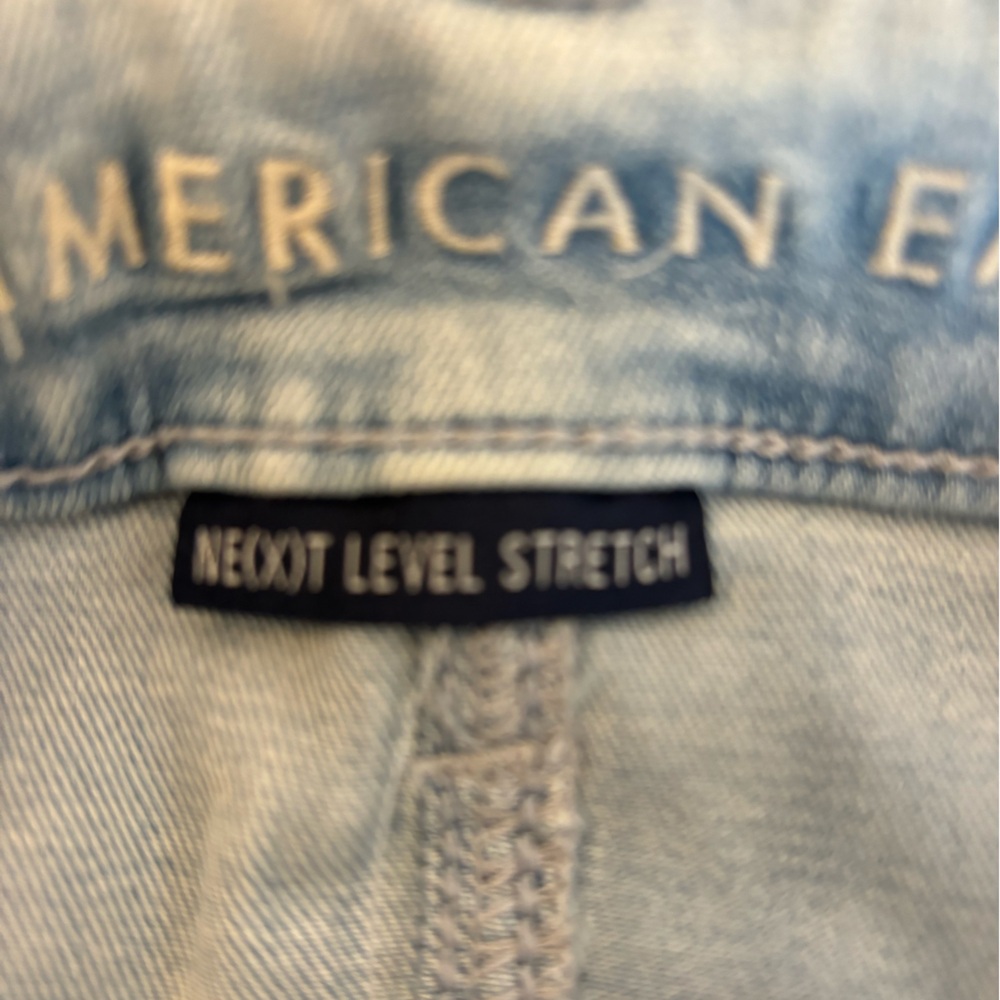 American Eagle Next Level Hi Rise jeans in light wash. Size 10. - Picture 9 of 10